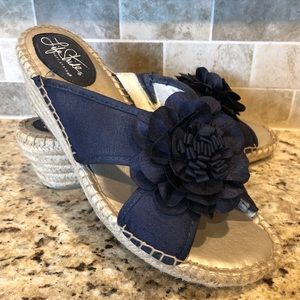 Life Stride blue and tan sandals size 8